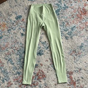 Lululemon wunder under 28”